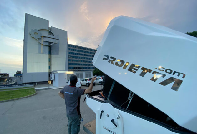 installazioni-video-in-esterno Gusci per l'installazione di video proiettori in esterno