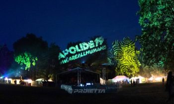 Proiezioni di loghi su piante