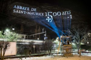 Proiezioni di comunicazione su montagne