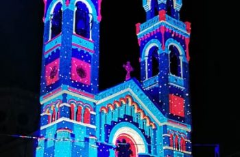Grandi proiezioni mappate su cattedrali