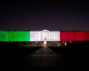 Reggia di Caserta - proiezione del tricolore