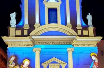 Kartierte Projektionen auf Kirchen